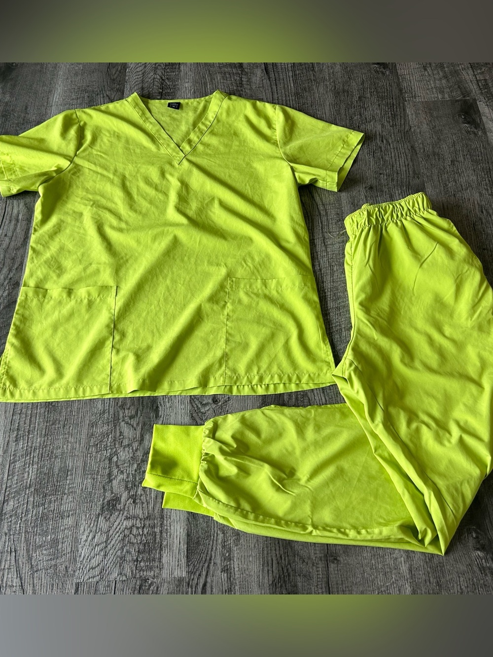 Viaoli Neon Green Scrub Set Medium